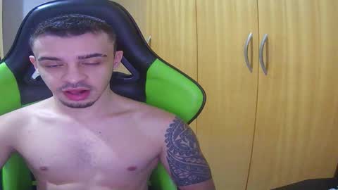 1good_vibes1 online show from February 15, 11:35 pm