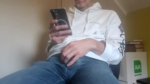 22_acacia_avenue online show from March 12, 12:02 pm