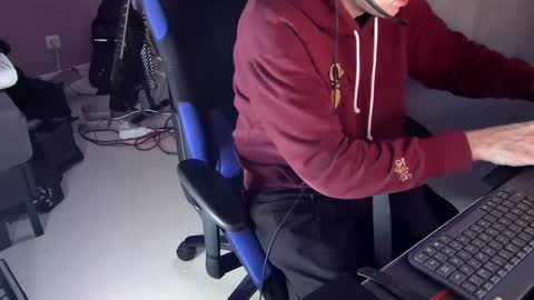 Larese Carlo online show from February 2, 7:41 am