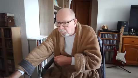  Papi  online show from February 8, 9:03 am