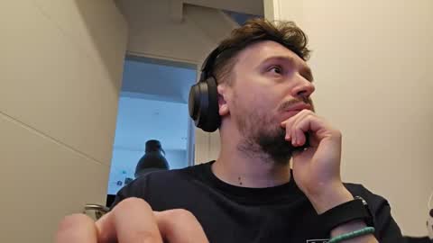 8inchdude93 online show from April 16, 9:31 am