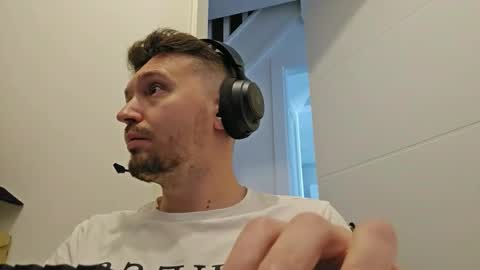 8inchdude93 online show from September 9, 10:26 am