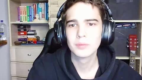 Snapshot of _crise_next_door_ chatting on October 1, 5:50 pm _crise_next_door_ online show from October 1, 5:50 pm