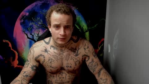 Snapshot of _layne chatting on December 11, 5:21 pm Layne online show from December 11, 5:21 pm