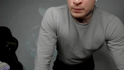 Snapshot of _layne chatting on January 5, 3:53 am Layne online show from January 5, 3:53 am
