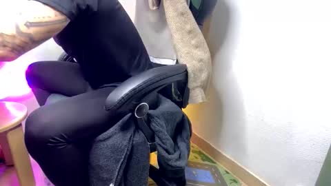 Layne online show from October 25, 4:03 am