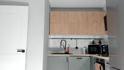 _miles19 online show from April 3, 1:52 pm