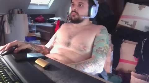 _smiley_bear27 online show from December 15, 8:33 am