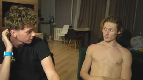 Snapshot of _sopranos_ chatting on December 22, 12:05 pm OLIVERERENMARCUSpvt is open online show from December 22, 12:05 pm