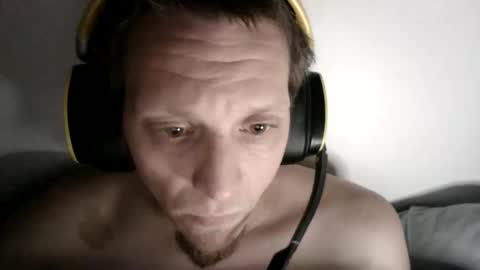 A Bored Dragon online show from November 3, 1:43 am