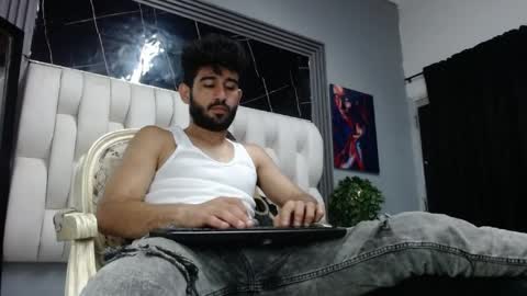 aaron_jones_1 online show from April 25, 9:56 pm