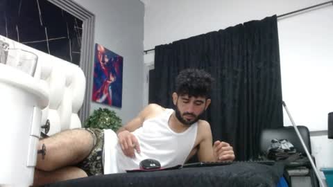 aaron_jones_1 online show from April 24, 11:51 pm