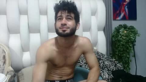 aaron_jones_1 online show from May 29, 7:40 am