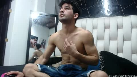 aaron_jones_1 online show from May 1, 5:43 am