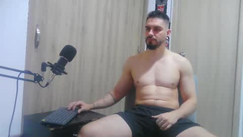 Aaron kwok online show from November 23, 3:06 am