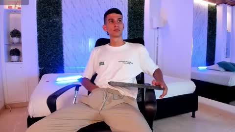 Aaron online show from January 17, 8:44 pm