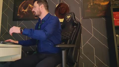 Aaron online show from February 10, 2:26 pm