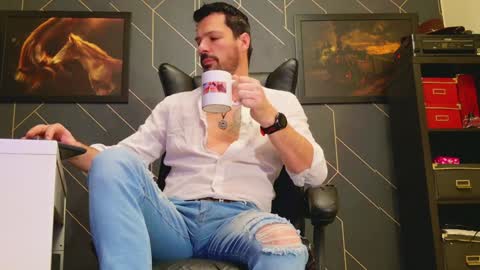 Aaron online show from January 25, 6:46 pm