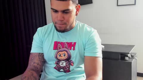 ig aaron hunter123 online show from April 6, 1:23 pm