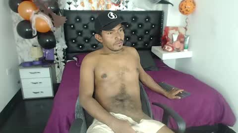 adam_morgan2 online show from October 19, 6:39 am