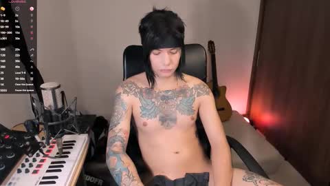 Snapshot of adam_rocket chatting on October 11, 12:47 am Adam online show from October 11, 12:47 am