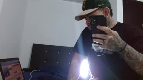 adam shilder7 online show from December 18, 1:23 am