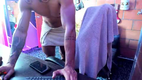 Snapshot of adam_valencia chatting on January 2, 4:13 pm Adam Valencia online show from January 2, 4:13 pm