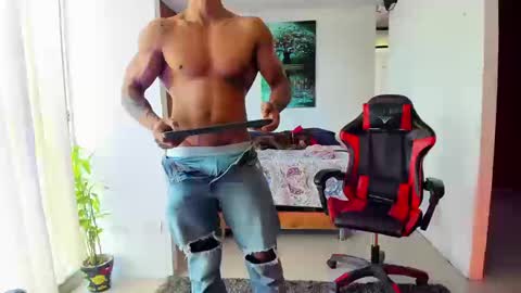 Snapshot of adam_valencia chatting on September 22, 4:28 pm Adam Valencia online show from September 22, 4:28 pm