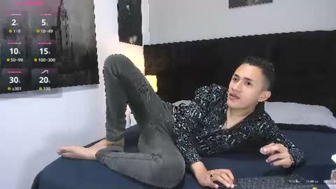 adam_walker_1 online show from June 26, 3:14 pm