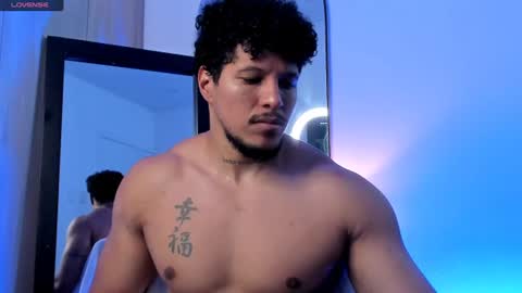 adambrocs1 online show from June 27, 5:51 pm