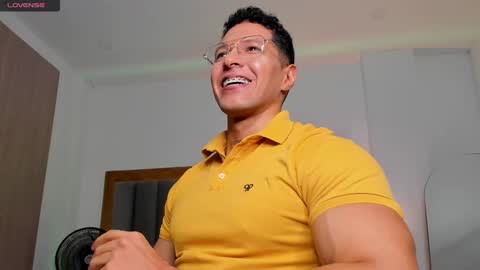 adambrocs1 online show from February 23, 9:14 pm