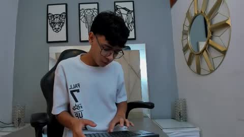 Adams Bobby online show from March 4, 11:06 am