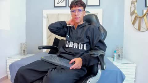 Adams Bobby online show from November 11, 12:10 pm