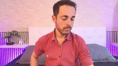 Im Adams Sanz online show from April 7, 7:14 pm