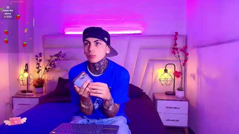 AdamsWalkerr  online show from February 4, 12:33 pm