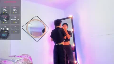 Snapshot of adrien_twink chatting on October 19, 7:50 pm Arien online show from October 19, 7:50 pm