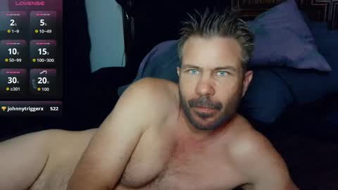 Blue Eyed Handsome Man online show from April 3, 12:51 am