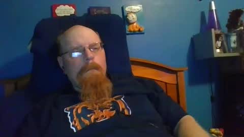 hrnycummer online show from November 16, 6:48 am