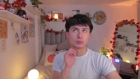 Snapshot of aidan_hale chatting on October 19, 12:37 am A H online show from October 19, 12:37 am