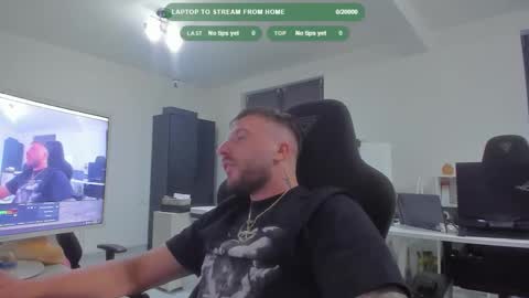 Snapshot of aidenmatthew chatting on October 19, 8:56 pm Aiden online show from October 19, 8:56 pm