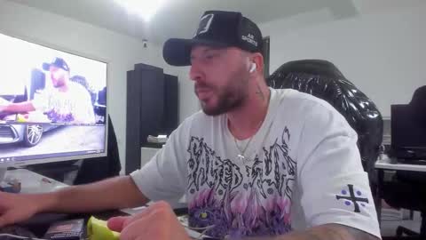 Snapshot of aidenmatthew chatting on October 9, 8:36 pm Aiden online show from October 9, 8:36 pm