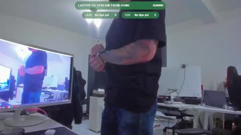Snapshot of aidenmatthew chatting on October 17, 6:23 pm Aiden online show from October 17, 6:23 pm