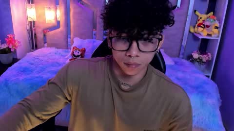 akazaboy online show from November 13, 4:17 am