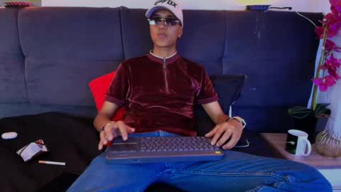 alan_colthon online show from May 21, 3:46 am