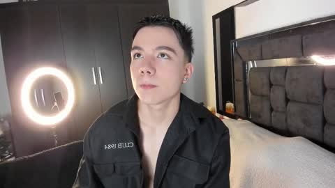 alanblack1 online show from February 12, 2:23 pm