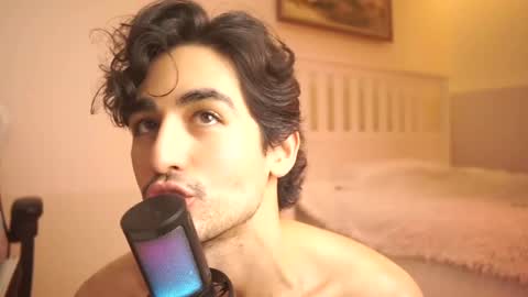 idenavarre online show from February 3, 11:15 pm