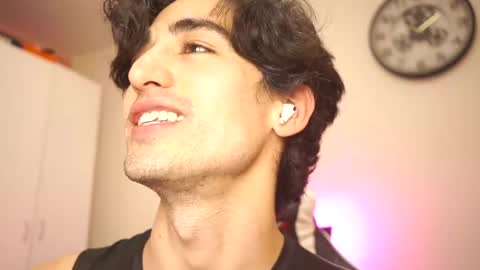 idenavarre online show from February 18, 10:03 pm