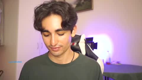 idenavarre online show from December 10, 7:11 pm