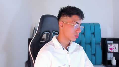 Snapshot of alannaughty_ chatting on February 5, 8:57 pm alannaughty_ online show from February 5, 8:57 pm