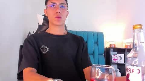 Snapshot of alannaughty_ chatting on February 14, 3:54 am alannaughty_ online show from February 14, 3:54 am